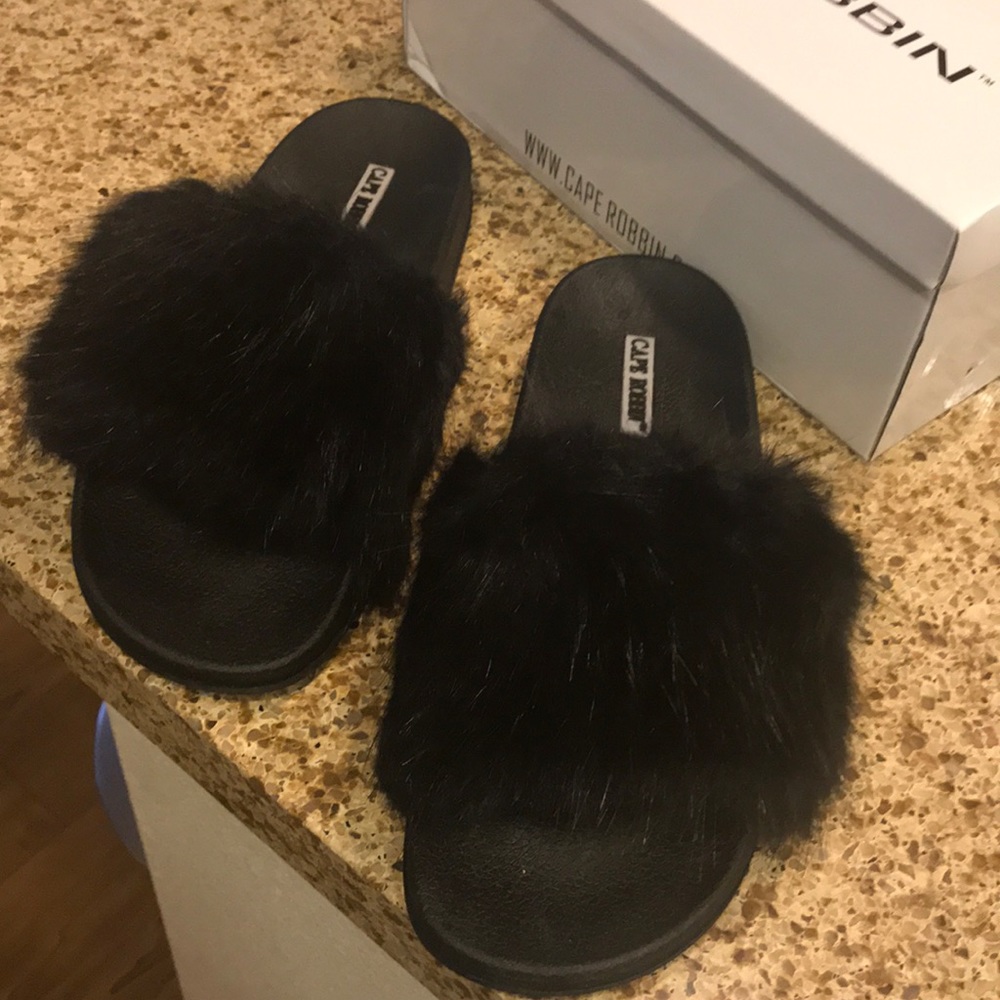 Faux fur slippers